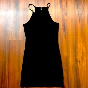black bodycon dress